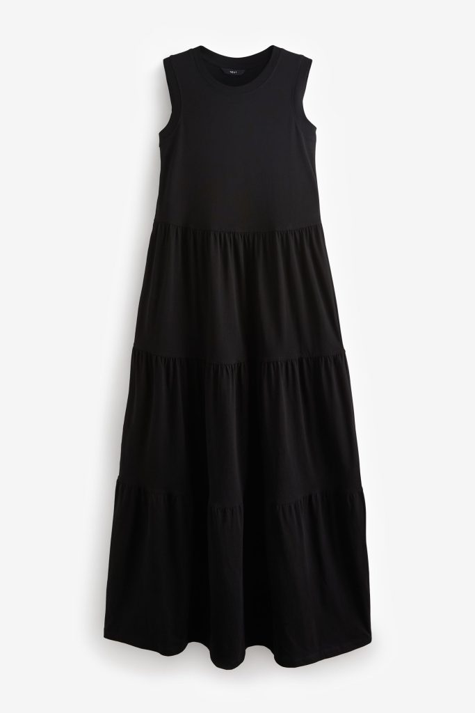 long black sleeveless dress