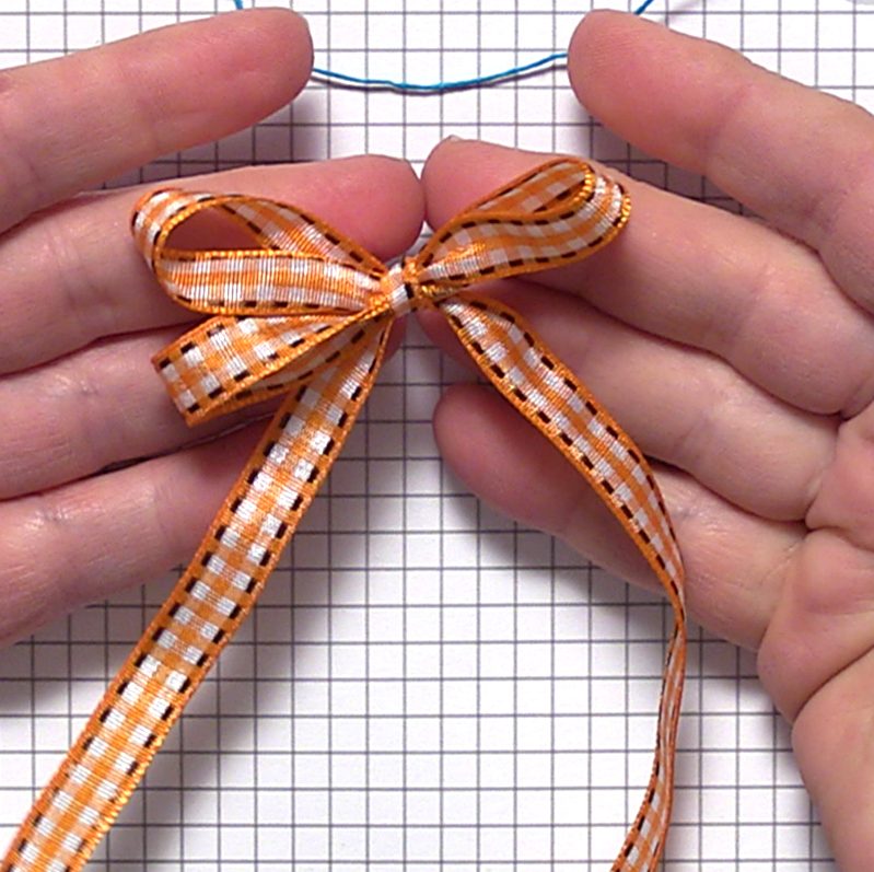 how to tie a bow on a dress